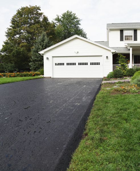 Blacktop Driveway Paving in Palmetto