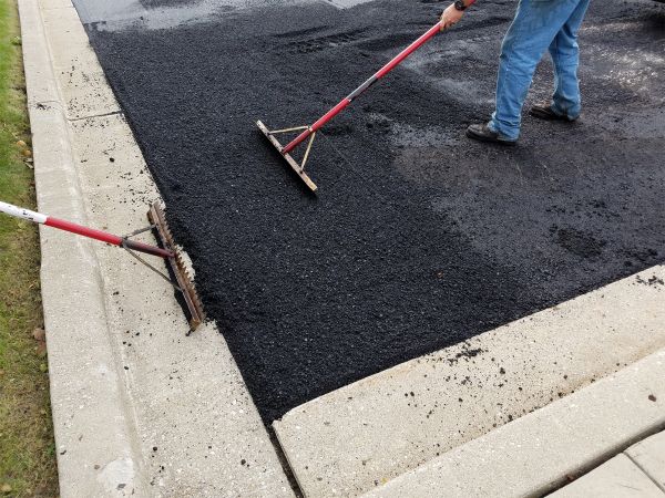 Asphalt Driveway Service in Palmetto